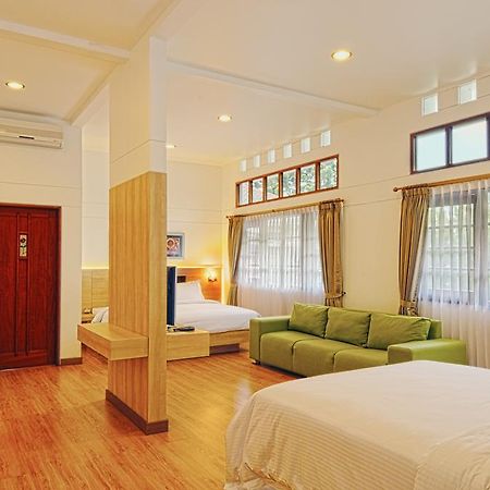Bumi Bandhawa Hotel Bandung Exterior photo