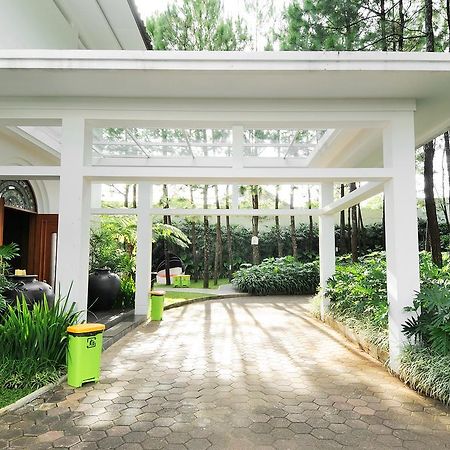 Bumi Bandhawa Hotel Bandung Exterior photo