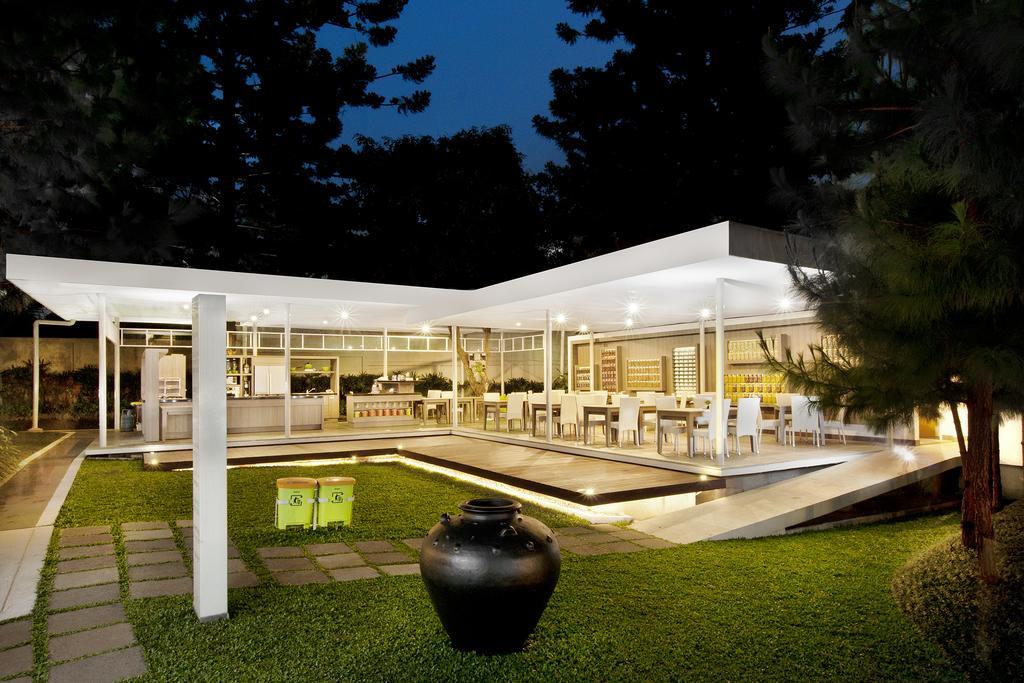Bumi Bandhawa Hotel Bandung Exterior photo